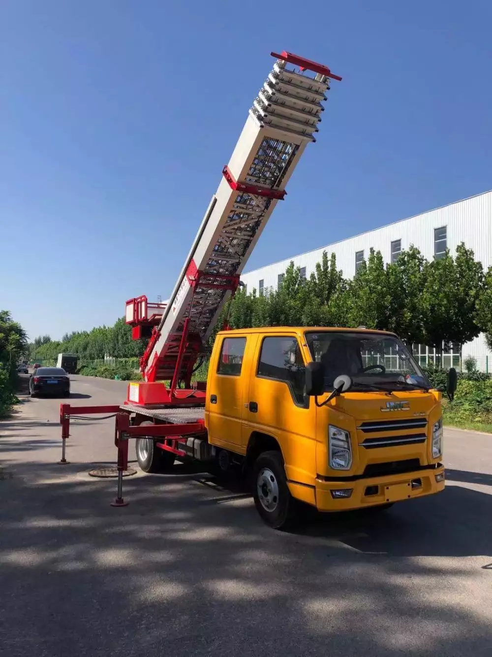 象山县附近的云梯车出租服务：轻松解决高空作业需求