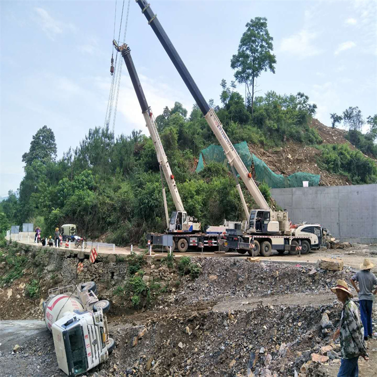 象山县汽车掉沟里叫吊车救援要多少钱